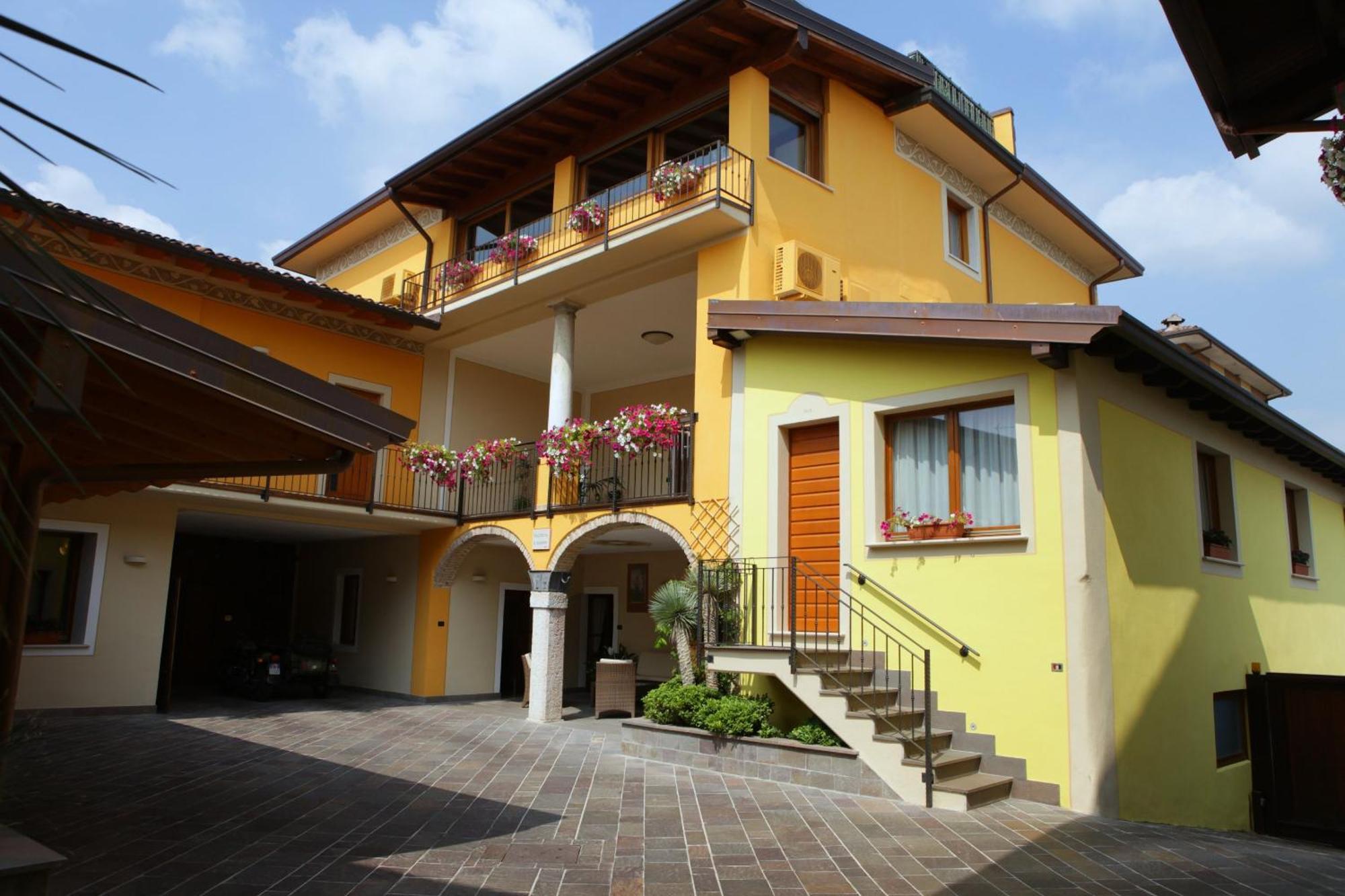 Agriturismo Il Barone Moniga del Garda Exteriör bild