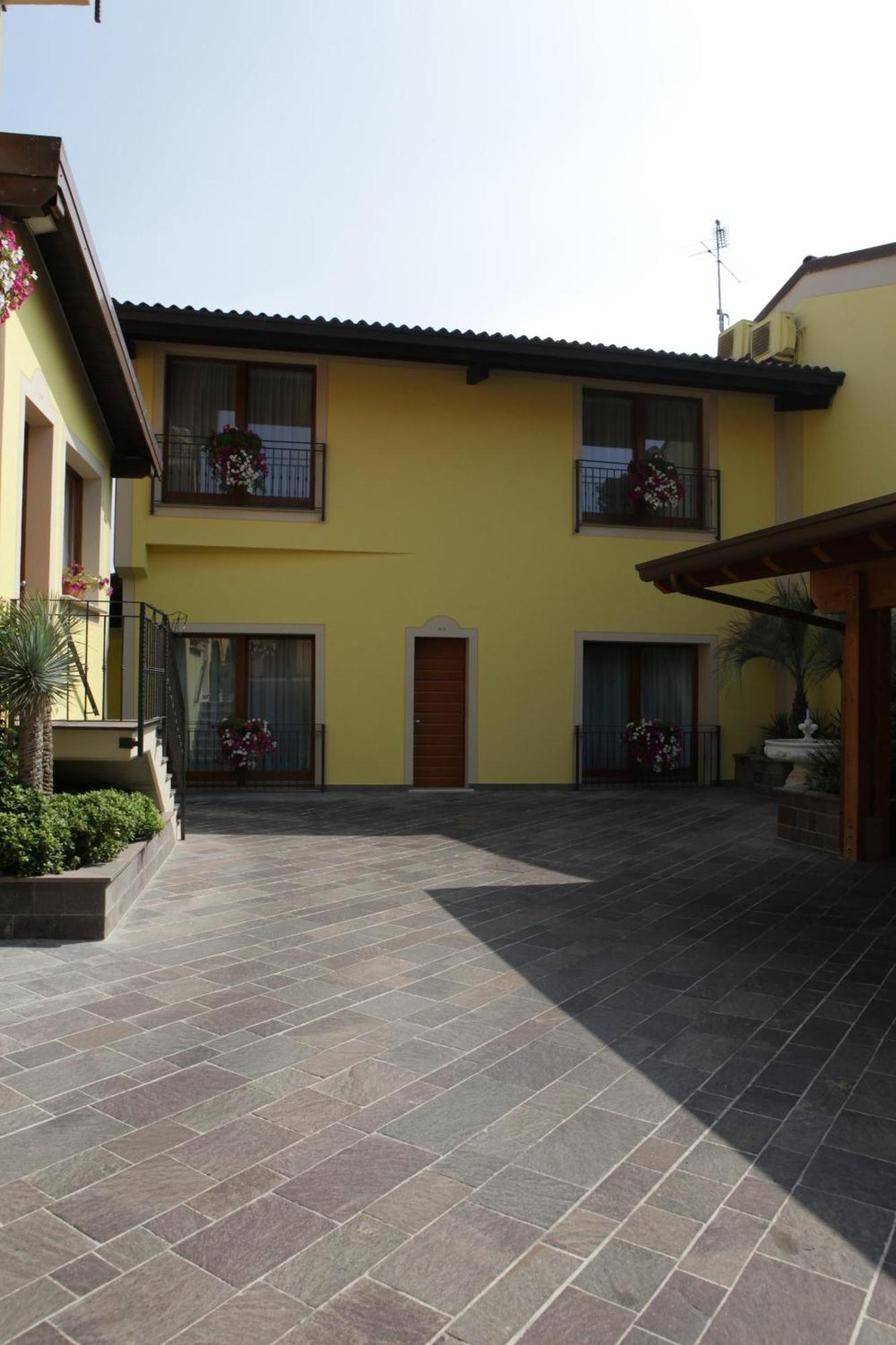 Agriturismo Il Barone Moniga del Garda Exteriör bild